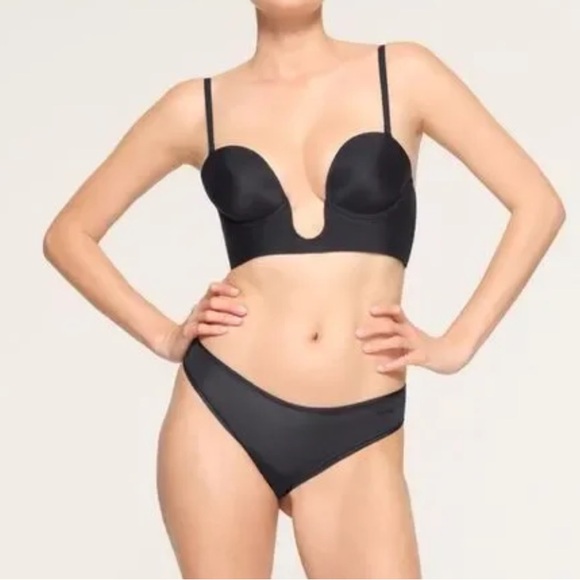 SKIMS Deep Black Plunge Bra - Picture 3 of 5